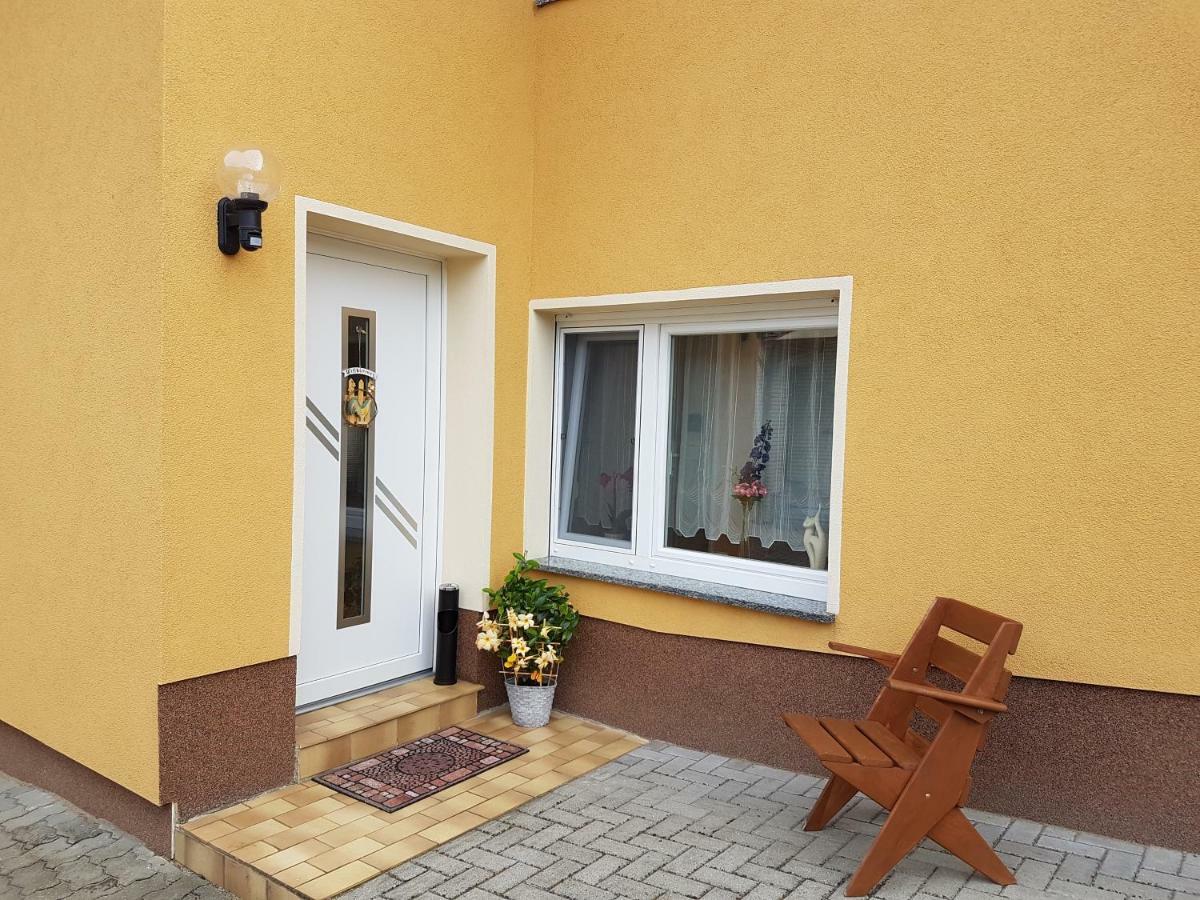 Ferienwohnung Hahn Нойцелле Екстер'єр фото